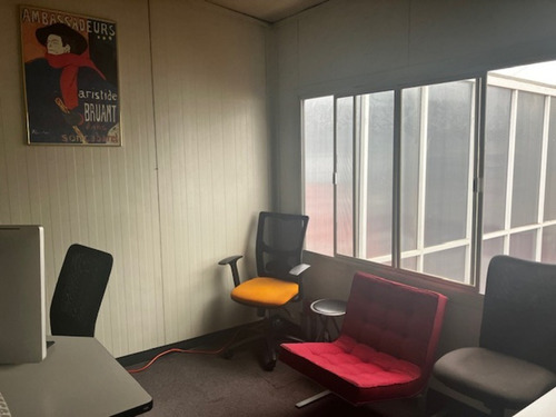 Edificio De Oficinas De Tres Niveles, Con Excelente Ubicación