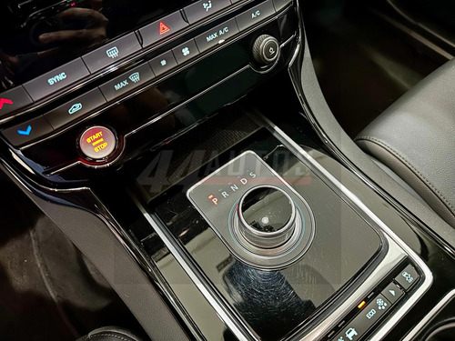Jaguar XE 2.0 Pure