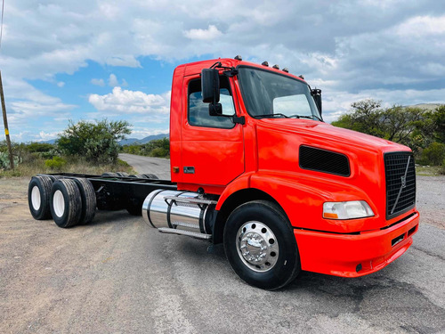 Imagen 2 de 17 de Camion Torton Volvo Vn