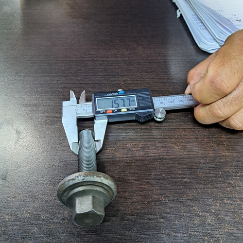 Tornillo De Polea De Cigueñal Transit Courier 21-23 3cil Org (Usado)
