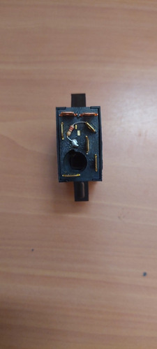 Imagen 3 de 5 de Botón De Luces De Emergencia Intermitentes Ford Cargo 12v