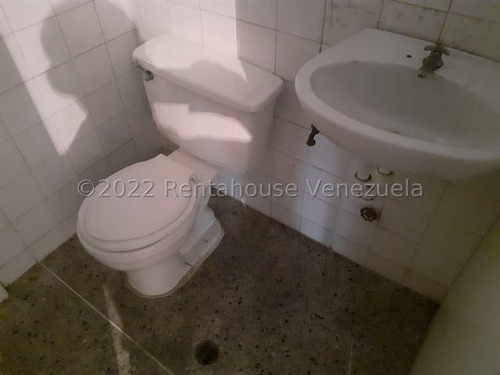 Imagen 22 de 30 de Local Comercial En Alquiler En Barquisimeto. Centro. 73mt2. 2b., Rejas De Seguridad Y Santa Mara. Arnaldo López Tlf. 04245257450. Cód. 22-19196. Lara, Venezuela