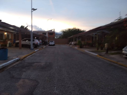 Imagen 14 de 18 de Se Vende Townhouse En Naguanagua. Yl