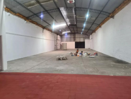 Local En Unión - Galpón , Depósito, Garaje, Terreno, 750 M2 , Padrón Único!!! Imperdible!!! A 10 Min De Tres Cruces. Lugar Para 40 Autos!!!!