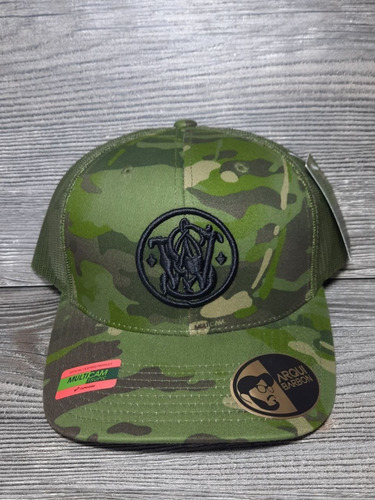 Gorra Premium Yupoong Trucker Multicamp ¨smith & Wesson¨ Ab