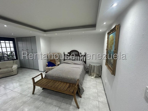 Amplio Apartamento En Alquiler En Alto Hatillo #25-13619 Josmary Sanjuan