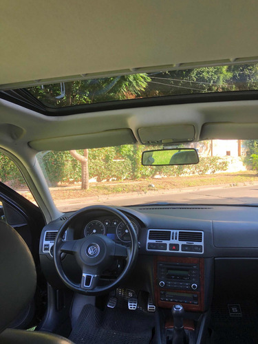 Volkswagen Bora 1.8t Highline T 180cv Cuero 2011