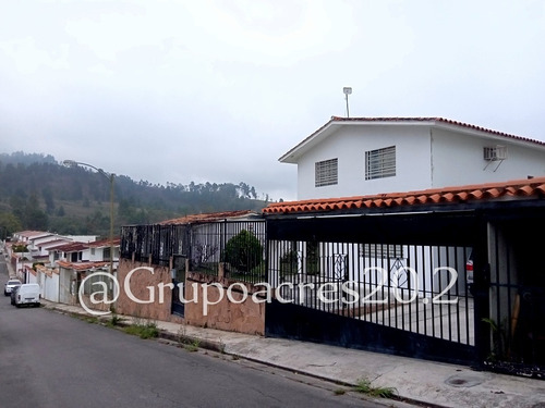 Casa En Venta. Urbanización Cooperativa Guaicaipuro. Ehx