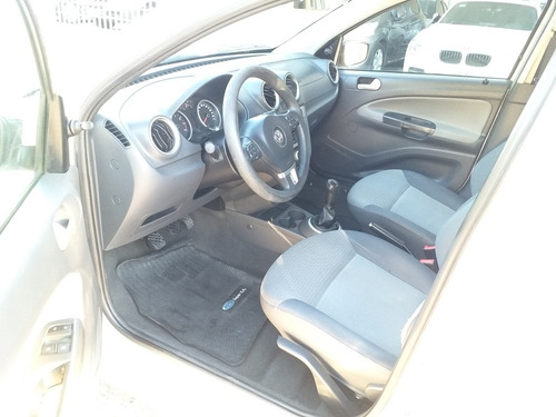 Volkswagen Voyage 1.6 Comfortline Plus 101cv 2011
