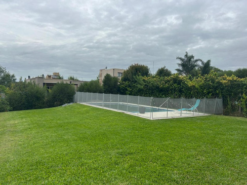 Casa En Venta - 3 Dormitorios 3 Baños - 715mts2 - Pilar