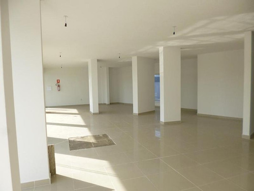 Venta De 3 Locales Comerciales A Estrenar En Buceo Frente Plaza Italia