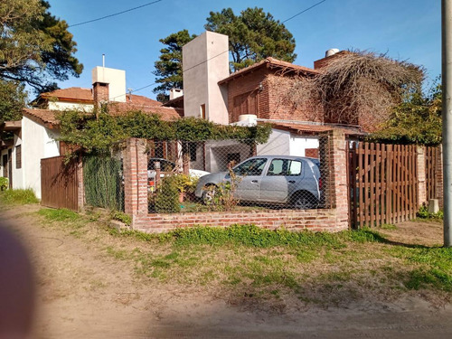 Casa En Venta - 4 Dormitorios 2 Baños - Cochera - 182mts2 - Villa Gesell