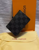 Mirá (mirá bien de cerca) la increíble mini cartera Louis Vuitton ¡más  pequeña del mundo! – PuroDiseño
