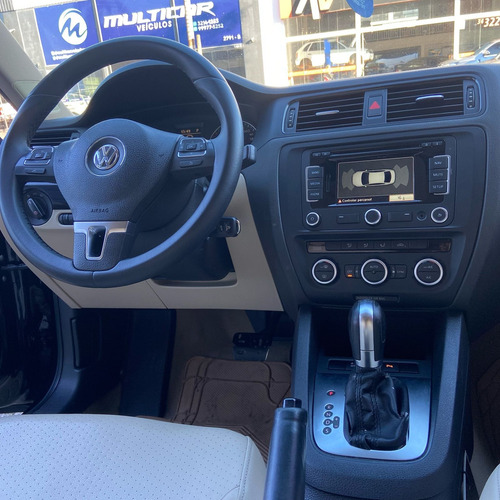 Volkswagen Jetta 2.0 Comfortline Flex 4p Automática