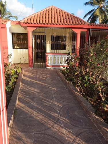 Venta De Casa De 4 Tareas En Monte Plata, República Dominicana
