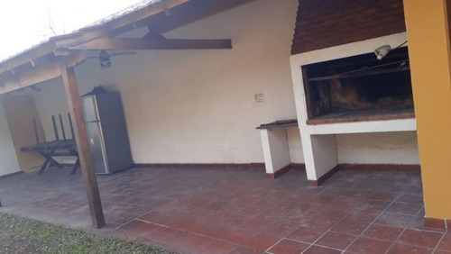 Chalet 5 Ambientes Con Cochera Y Jardin