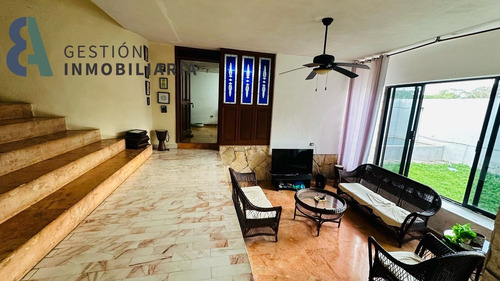 Casa En Venta En Col. Vista Alegre, Merida, Yuc. Ccv353