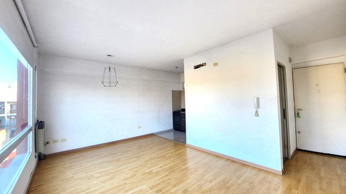 Departamento Sobre Av. Alsina