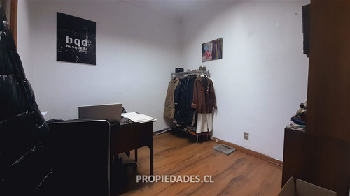 Local Comercial En Venta En Ñuñoa / Emilio Vaisse
