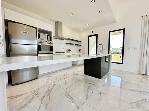Casa En Venta 4 Ambientes En Una Planta Con Pileta - Barrio Privado San Lucas