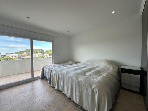 Casa En Venta - 5 Dormitorios 5 Baños - Pinamar