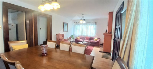 Casa En Venta De 5 Dormitorios En La Reina