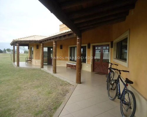 Casa En Venta De 4 Dormitorios En El Quijote, La Barra