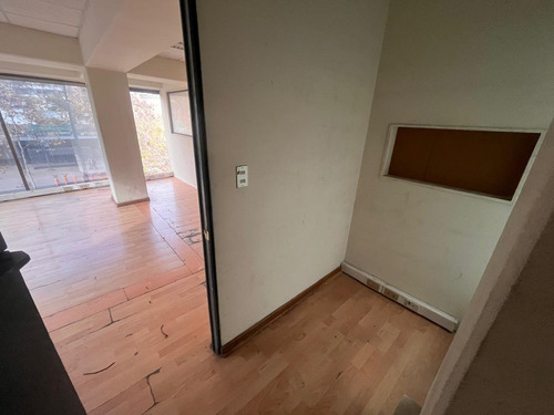 Arriendo Oficina Ed. Giratorio Conexión Metro Los Leones, Pl