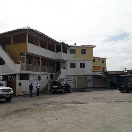 Imagen 23 de 26 de Leal Pérez Vende Bomba De Gasolina En Puerto Cabello