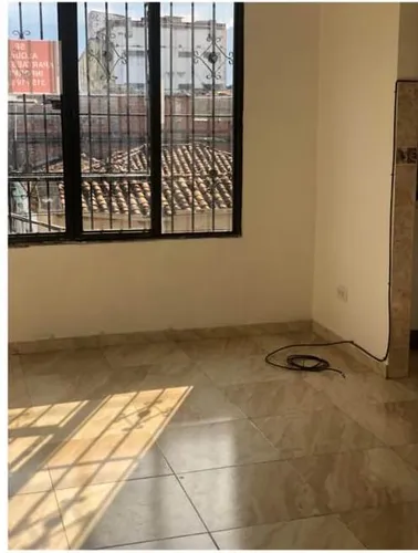 Edificio De 3 Pisos Barrio Colon