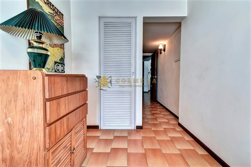 Departamento En Edificio De Categoría A Metros Del Mar- Ref: 2563