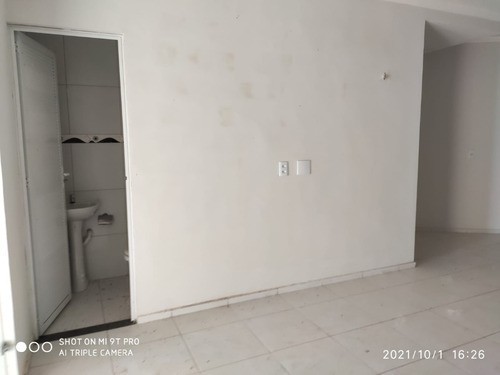 Imagem 5 de 15 de Casa Ampla Na Cidade De Crateús-ce (esquina) Com 136m2 De Área Construida E Com Estrutura Pronta Para Ampliacão