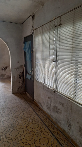 Casa Y Galpón Gran Terreno A Poco Del Centro