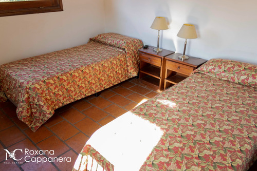 Casa De 4 Dormitorios Y Dependencias En Venta Cerca De La Playa En Cariló