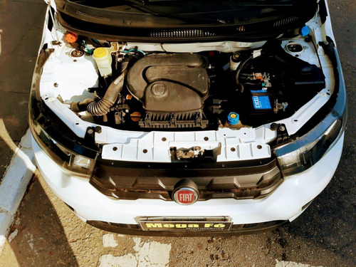 Imagem 4 de 14 de Fiat Mobi Like 1.0 Flex Completo Branco Novo Km Baixa