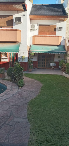 Excelente Chalet En Zona Pizzurno Al 100 Ramos Mejia.
