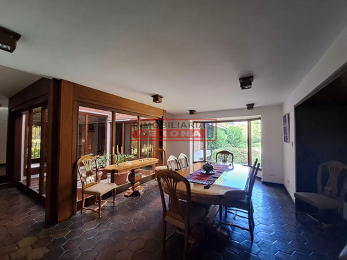 Casa De Gran Tamaño En Zona Del Golf