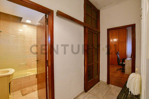 Casa Apto Banco 2 Dormitorios Y Estudio Gonnet, La Plata