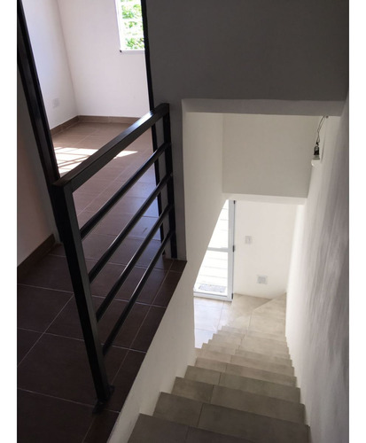 Duplex 3 Amb Al Frente Con Cochera Y Patio.