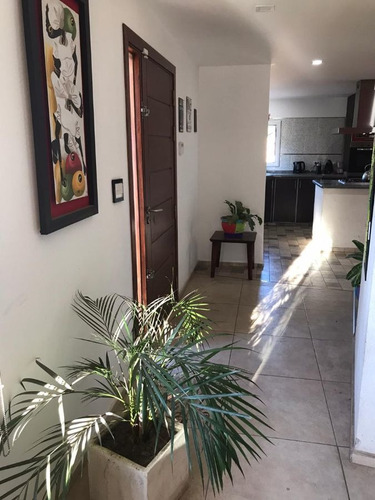 Imagen 8 de 15 de Magnifica Casa En Venta De 3 Dorm. C/ Doble Cochera En Santa María