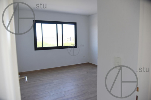 Casa En Venta De 5 Ambientes En Puertos