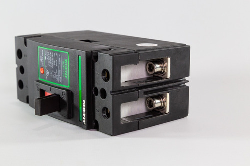 Imagen 3 de 5 de Termica Corriente Continua 125a H/ 500v 2p P/ Banco Batería
