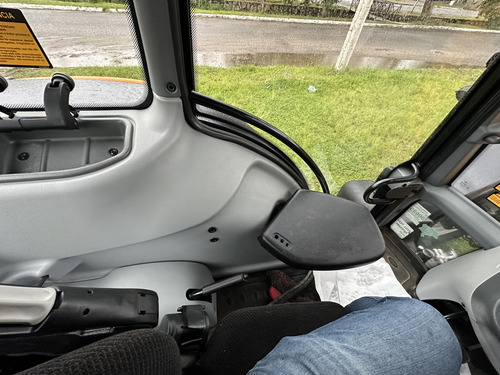 Equipado Com Gps Trimble - Tela Gfx750, Receptor Nav900