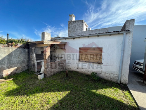 Casa 3 Dormitorios Con Escritorio En Venta - Calle Rodriguez Peña E/ Guido Y Güemes - General Belgrano. A 1 Cuadra Del Céntro De La Ciudad.