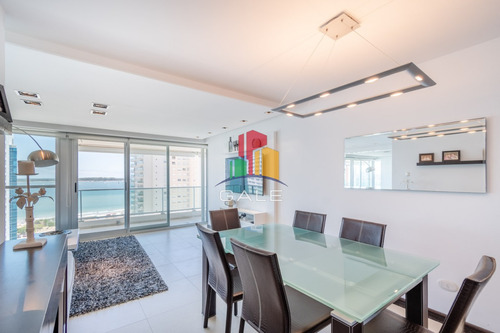 Excelente Apartamento De 3 Dormitorios Con Vista Al Mar - Venta Punta Del Este