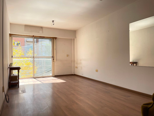 Venta Departamento Monoambiente Semipiso Con Balcón Castelar