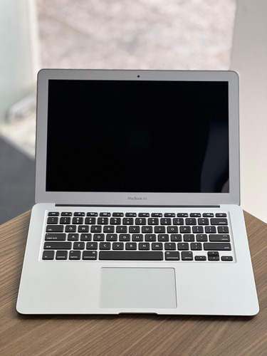 Macbook Air 2017 Core I5 8gb Ram 128gb Ssd A1466 Prata Prata (Recondicionado)