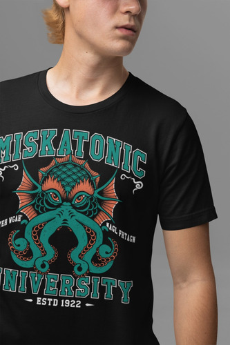 Camiseta Love Craft University Chutulhu Miskatonic