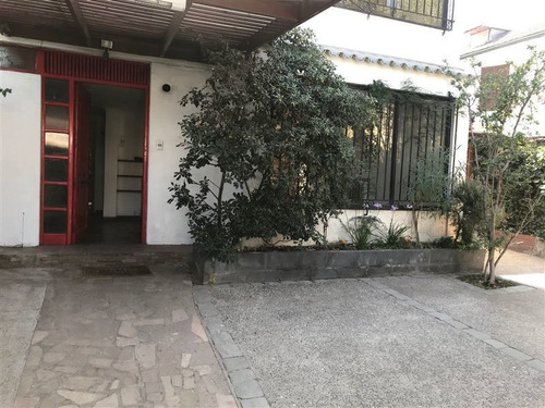 Casa En Venta De 5 Dorm. En Las Condes