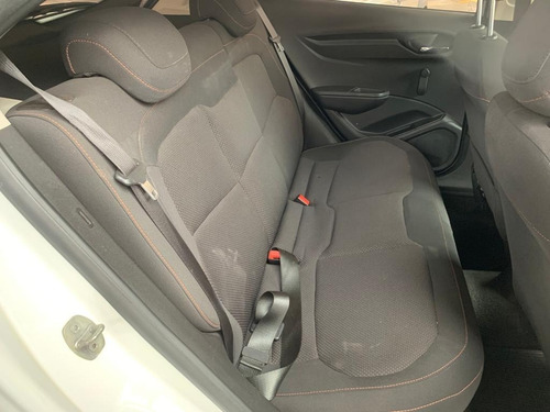 Imagem 10 de 11 de Chevrolet Onix